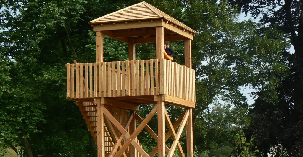 Tours d'observation avec toiture